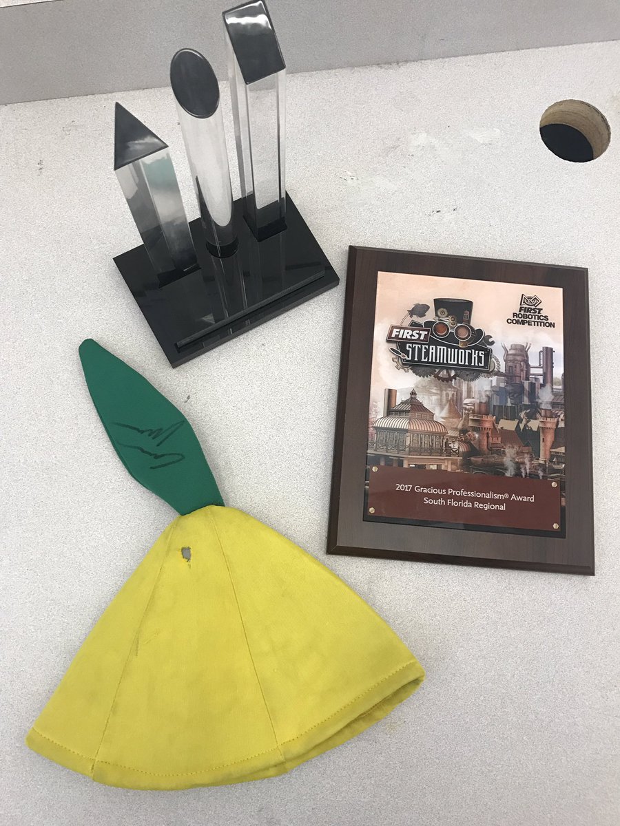 Teamlife3410's tweet photo. Look at the shiny new award we received from the south Florida regional for gracious professionalism #firstrobotics https://t.co/Lb3tbE7NaS