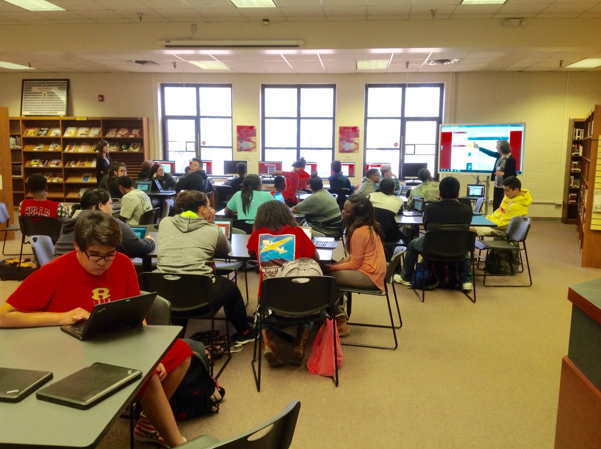 romehighlibrary's tweet image. #rhsfreshmanacad students using #surpasssoftware to search for books on their Lexile levels! #rcswolvespln #romewolvesread