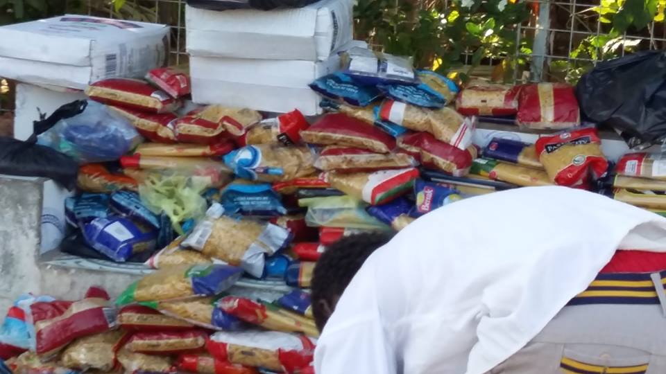 ahmedvision1's tweet photo. A new phase of drought response began. students collecting all types of foods from their families and friends for quick help #Caawiwalaal https://t.co/4phs7I2PWd