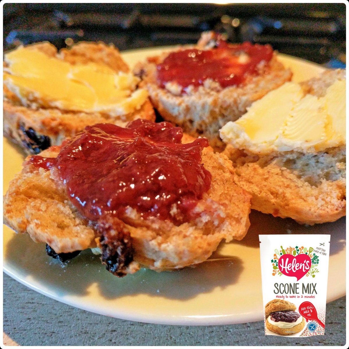 ForeverFreeFrom's tweet photo. Thanks for the elegantly simple to make scones @FoodbyHelen, unbeatable effort vs reward ratio :-P ehttp://buff.ly/2mSxIrY https://t.co/NLVWrqAU1b