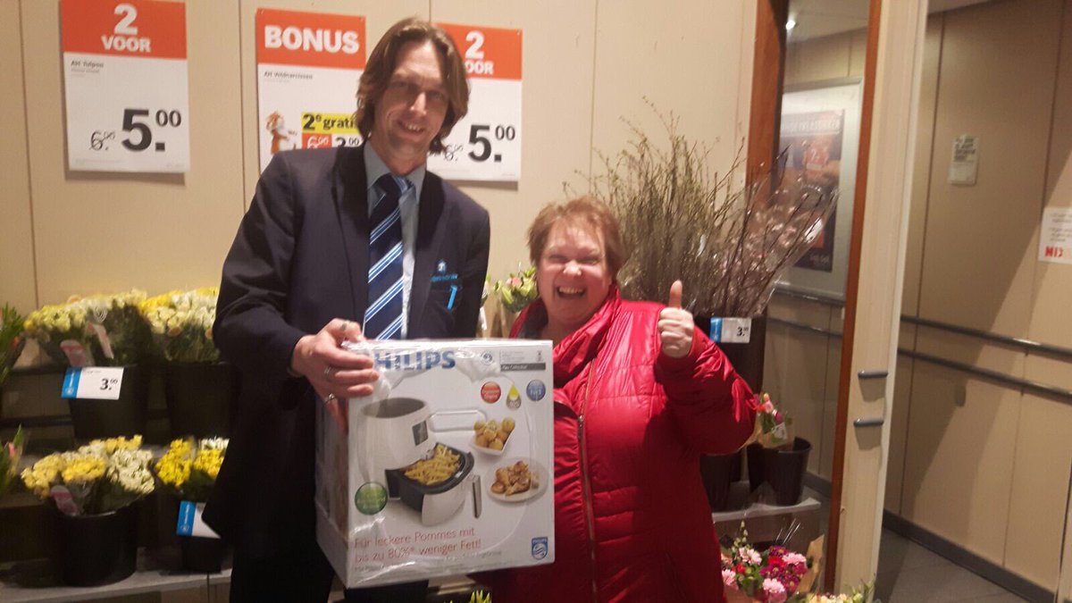 En weer een gelukkige prijswinnares in <a href="/albertheijnvos/">Albert Heijn Vos</a> Koog aan de Zaan! Mede dankzij Calvé mayonaise