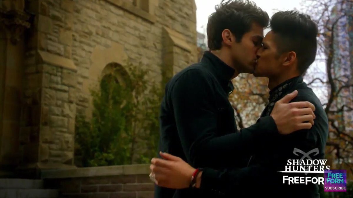 SaraAlgh0's tweet photo. Tonight episode is like ❤❤😍😍😍😍 #Malec #Shadowhunters #MalecPowerVote #MalecFamily https://t.co/ROIHTTdC5x