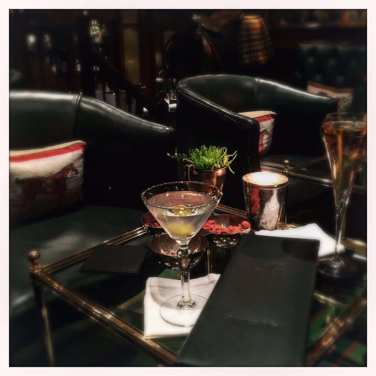 melanienwright's tweet photo. Hotel bars are my my absolute life guilty pleasure... #stablesbar🐴🙌🥂 https://t.co/GhAUh9k28e