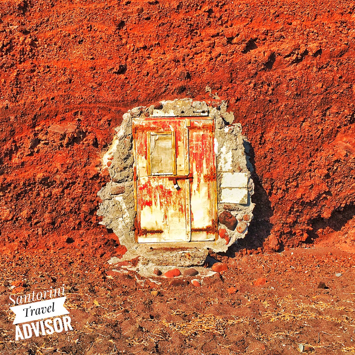 JTRTravelAdvisr's tweet image. A door 🚪 to where? Red beach #santorini #redbeach #santorinitraveladvisor #benjamindeneke #santorini2017