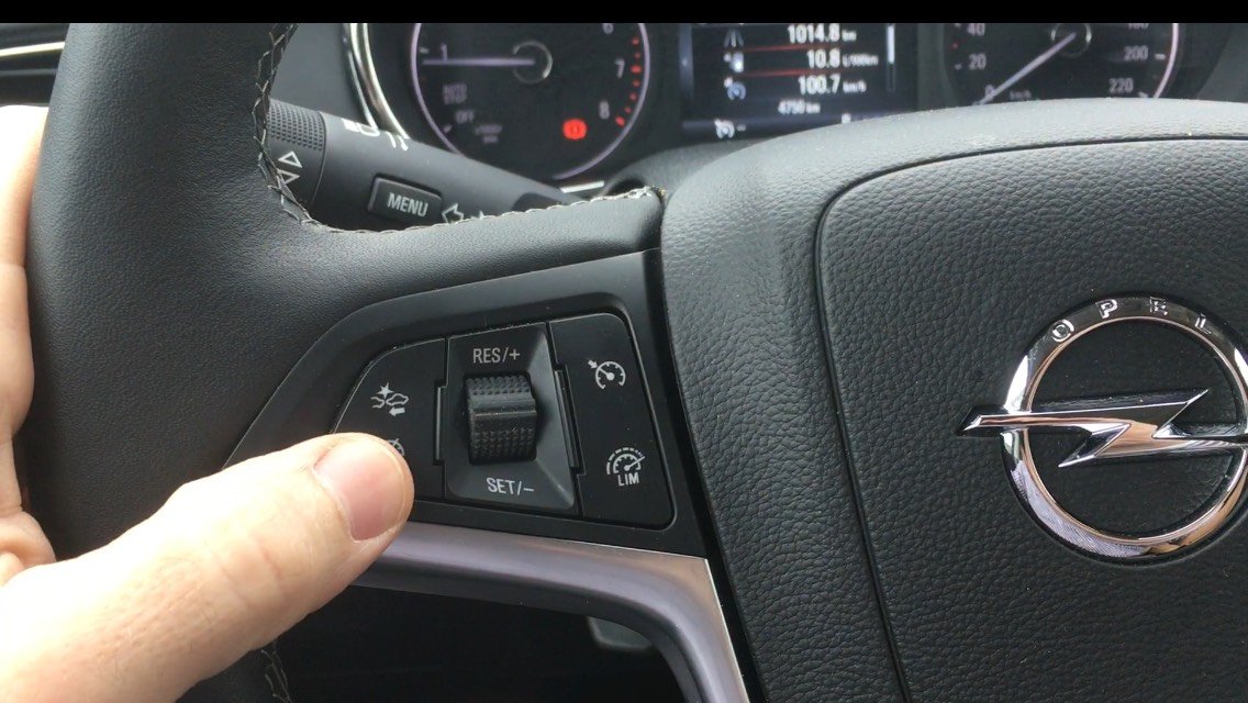 motorgiga's tweet photo. ¿Has visto esta prueba de #motorgiga? #Opel Mokka X ¿Diésel o gasolina? https://t.co/dLok36bfMG https://t.co/PkeNTUh6X9
