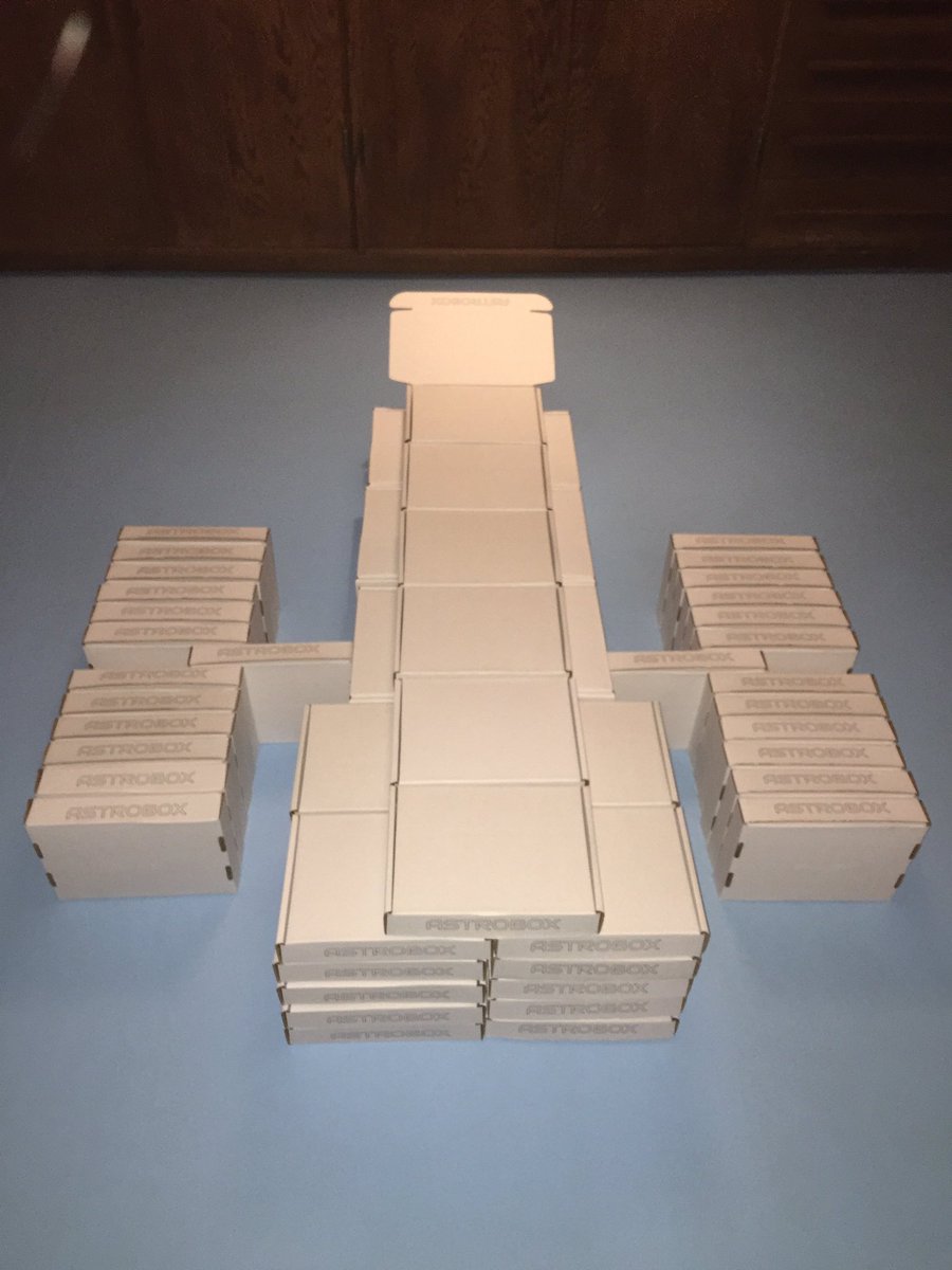 MileHighAstro's tweet image. Can't resist a little fun with our #Hubble #Astrobox boxes 😉 🌌🔭📦#space #stem @HubbleTelescope #weareallexplorers AstroBox.rocks