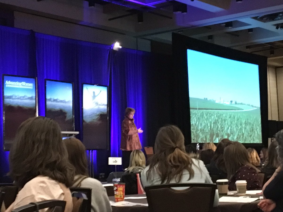 devan_schultz's tweet image. Amazing energy from today's first speaker, @JoleneBrownCSP 💥#AWCwest17