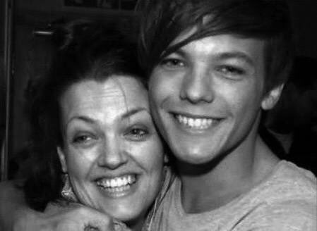 SophieIsALarrie's tweet photo. Louis Tomlinson
Mamma's boy - Raised right β€οΈ
#WeSupportLouis
#ThisIsTheRealLouis https://t.co/IS2bFOXrVh