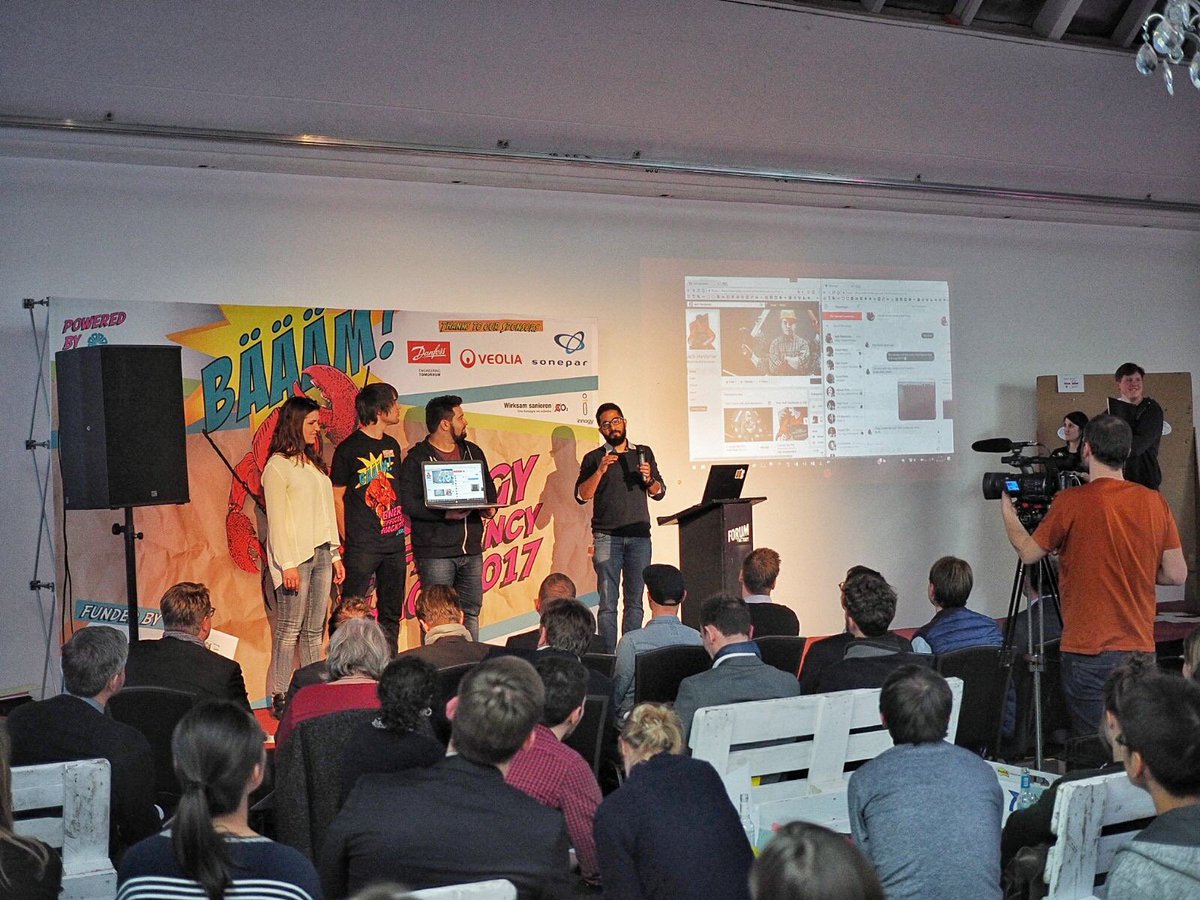 co2online's tweet photo. Die dritte Gruppe der Challenge mit @Sonepar_DE und @co2online präsentiert #Facebook #Chatbot "Jack, the handyman" #eehack2017 @DENEFFeV https://t.co/k4c0CpSaLb