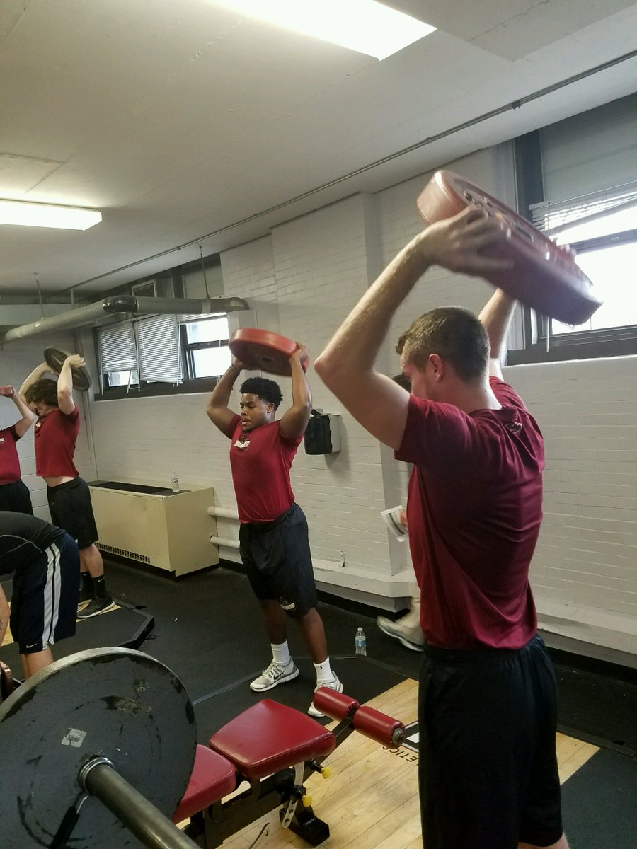 LU_BFootball's tweet image. Another great way to end a workout with our men COMPETING to see who will finish first!! YOU NEED TO WANT TO WIN!!! #NOWEAKLYNX