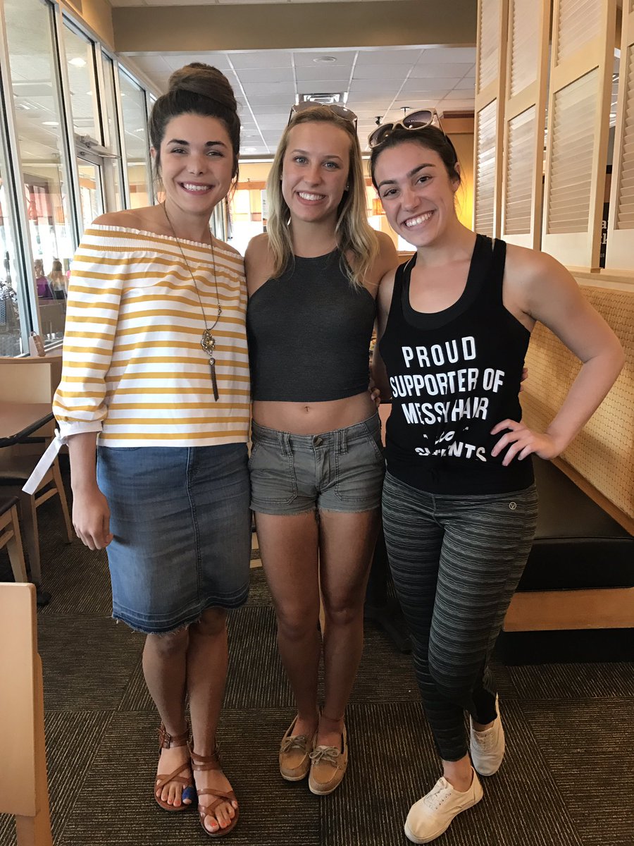 bailey_reiter's tweet photo. Missed these girls😍#halfthesquad @ella_bigg @kristen_colonna https://t.co/9t6rvtI2R6