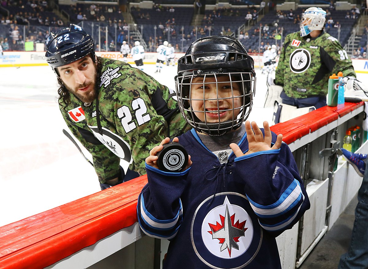 NHL's tweet photo. 😄👋 #SJSvsWPG https://t.co/MEVLgxe9R1