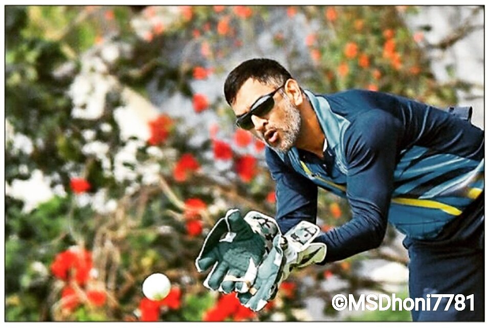 Captain Sahab !! 
MS Dhoni at Vijay Hazare Trophy #Jharkhand 
<a href="/msdhoni/">Mahendra Singh Dhoni</a> <a href="/BCCIdomestic/">BCCI Domestic</a> 
Just KILL the RT button for this Awesome Pic !!
#Dhoni