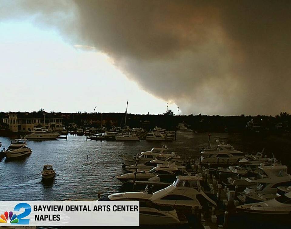 RobDunsTV's tweet photo. Tracking an enormous smoke plume from the Picayune brush #fire drifting toward #Naples live on @NBC2 now. @NaplesProblems  @naplesbuzz #flwx https://t.co/7DNWDoh46G