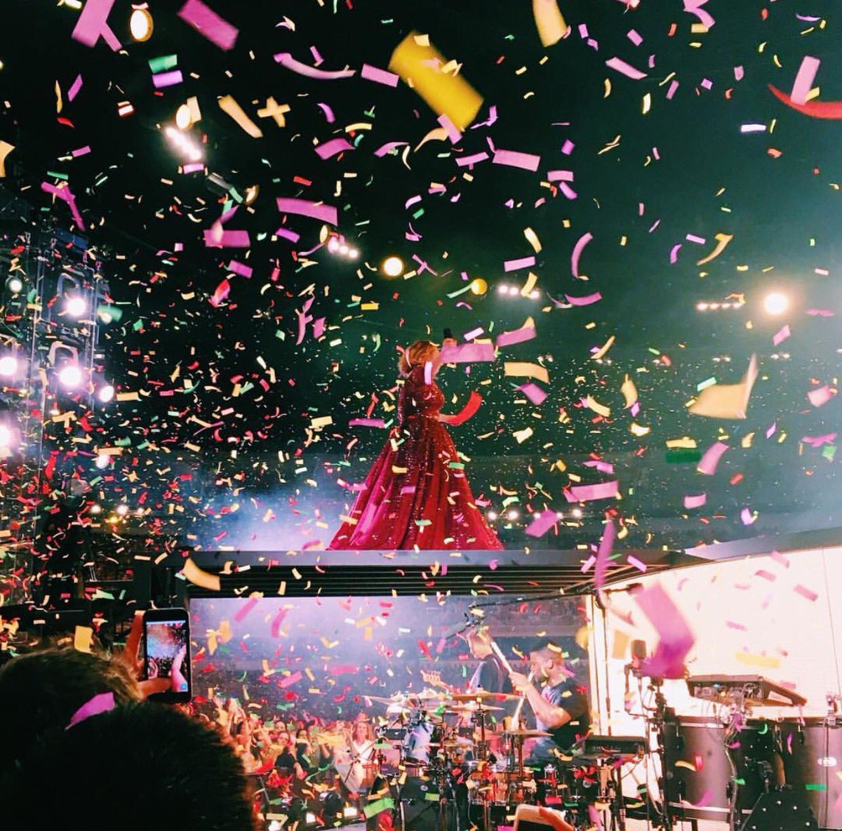 KafTanned's tweet photo. Thank you @Adele for your amazing performance <3 #adele #adelebrisbane #adelelive2017 https://t.co/Qb9AHxZaR3