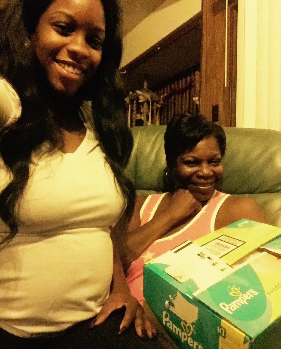 breasmith__'s tweet photo. R.I.P to my heart ❤️ you are my everything. until we meet again my love, i love you mama 😭 https://t.co/CRc5m1BgXb