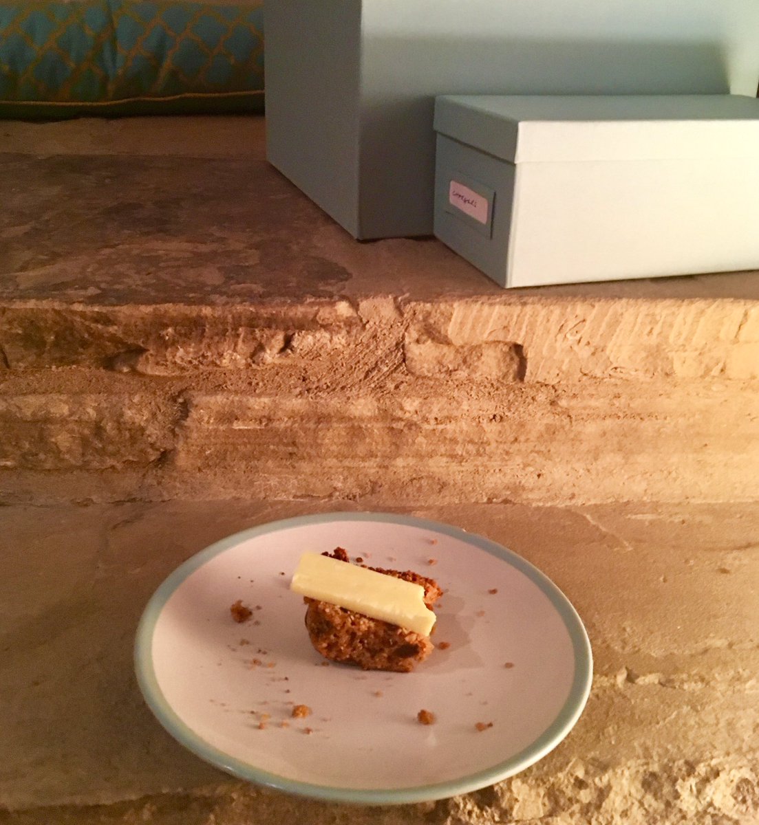 BeverlyLucas's tweet photo. Been a long time since I ran at night, but thinking about my mum's fruit cake and a hunk of cheddar made me do it #swift5k #fruitcake #mmm https://t.co/eDov2ZvuWr