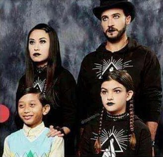 EvaDeMetal's tweet photo. Cuando tu hijo pasa por una etapa de rebeldía. https://t.co/vUfgAq4z0x