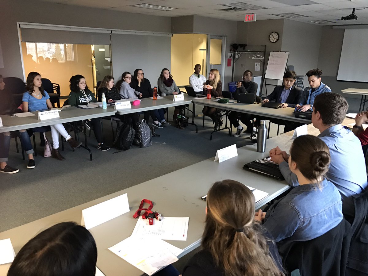 DDSBLeadership's tweet photo. Student leaders learning with Mental Health Lead Allison Potts. @ddsb_senate https://t.co/B27bMxhmsh