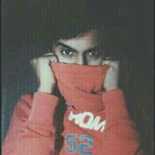 kllllllkll1's tweet photo. إختصرني بين فكين السكات 
وإعتبرني سر ما يحكى أبد
خلني ما بين ضلعينك  أبات 
وإحتفظ بي لا تبادلني بأحد https://t.co/TBImnGpygk