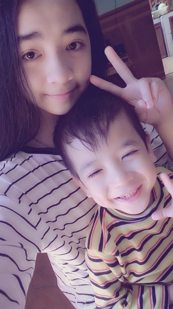 leesera2705's tweet photo. Hạnh phúc là khi có các em bên cạnh💖 https://t.co/t80J4pLfb7