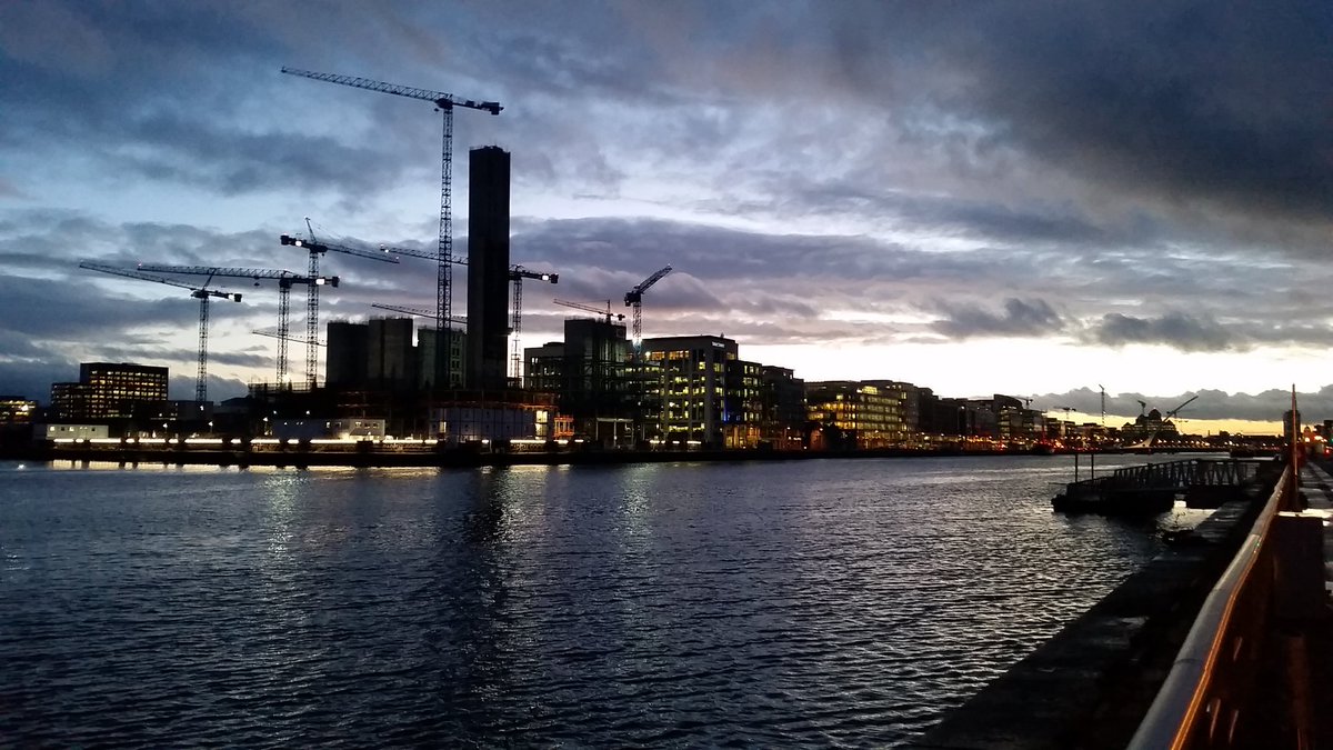 TrinityGardener's tweet photo. Beautiful view along the liffey earlier https://t.co/DaeqcD84uU