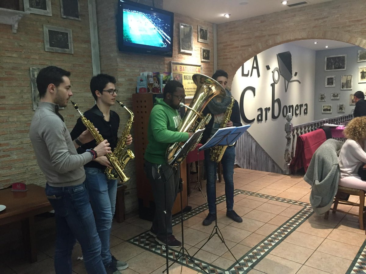 taustano's tweet photo. Música en vivo en La Carbonera https://t.co/JZvTzzcZD0