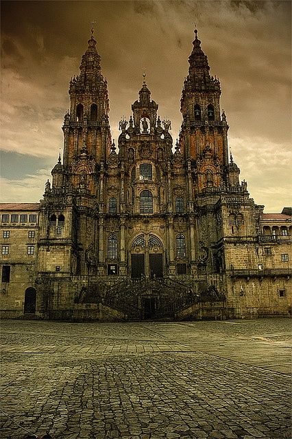 educacion2's tweet photo. #Becas para restaurar y conservar la Catedral de Santiago https://t.co/yHRFtHY01M https://t.co/Ot7PWIcrp6
