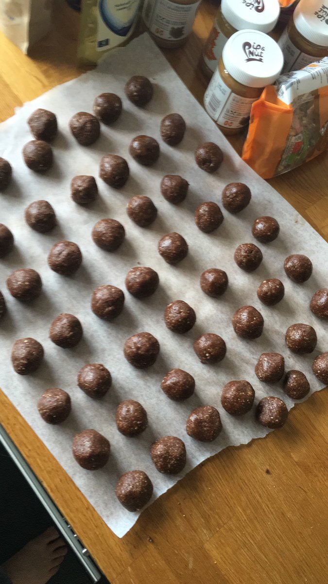 vncyoga's tweet photo. Mmmm chocolate brownie energy balls ready for the Rocket yoga and inversions workshop 🙏 https://t.co/aWW28PhRgq