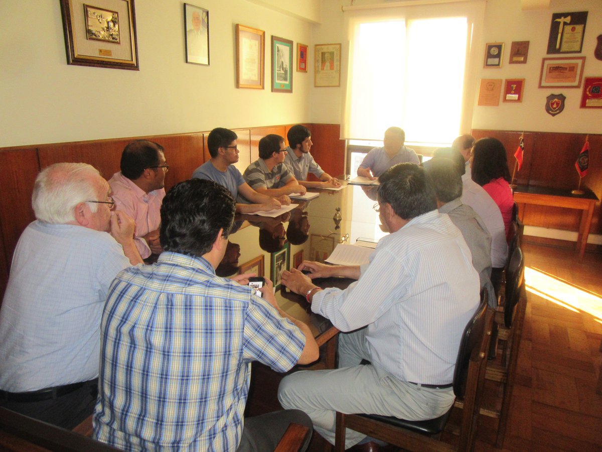 CBV1851's tweet photo. Alumnos de Ingeniería Industrial "PUCV", presentan a Of. Grles. Proyecto de Manejo de Recursos para nuestra Institución https://t.co/09pFWxoNPt