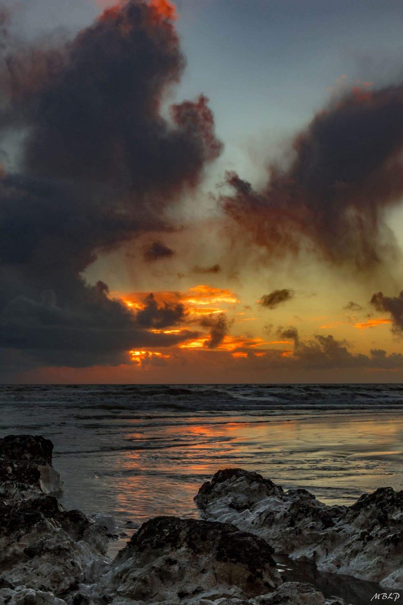 marclandscapes's tweet photo. Here comes bad weather
#StormWatch #weatherwarning #weatherforecast #shippingforecast #landscapephotography #picture #picoftheday #sunset https://t.co/ciMr8oSK9Y