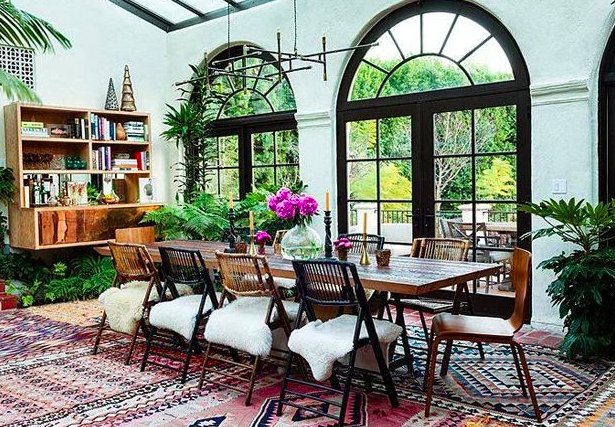 AptDeco's tweet photo. How to choose the perfect rug for your space https://t.co/DwU3cHecVs #rugs #homedecor #furniture #usedfurniture #aptdeco #Interiordesign https://t.co/BM1JM8Mvne