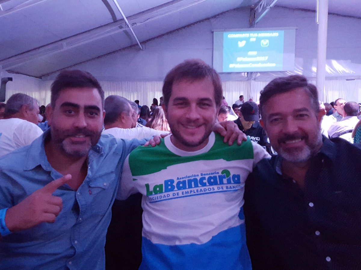 juperez80's tweet photo. La banda del río bahía  @RMSantanderCGI @ziporojo @SergioOPalazzo  #Palazzo2017 https://t.co/RlaVuyIROA
