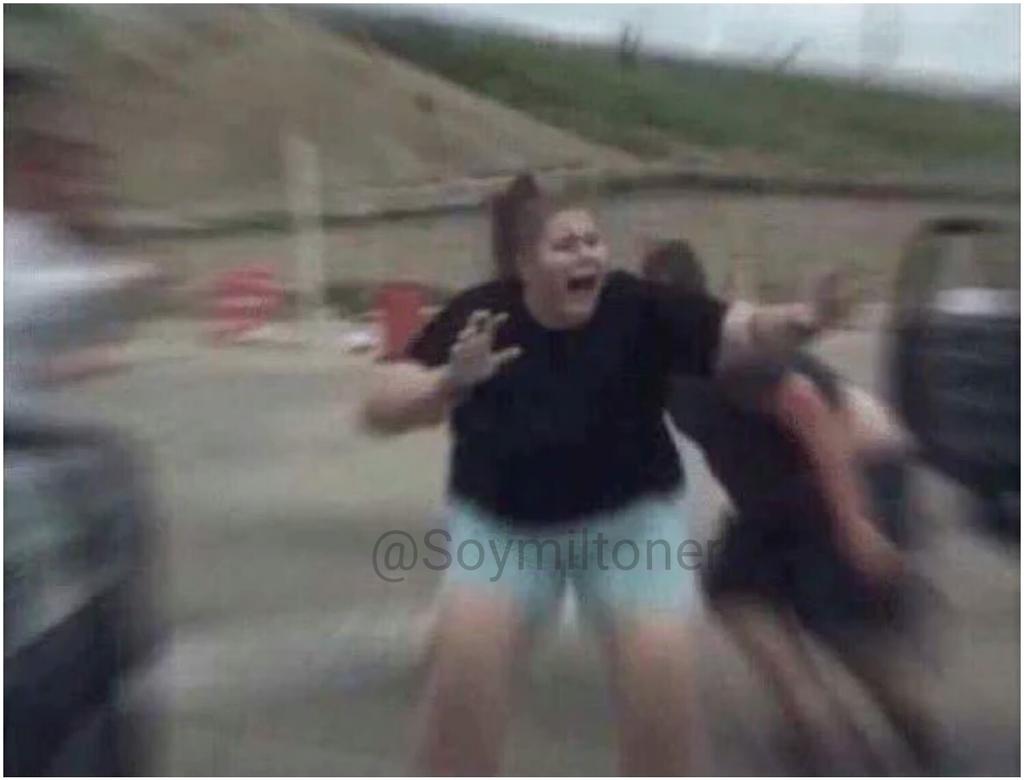 teammiltoner's tweet photo. Cuando mi mamá me agarra mi celular y lo tengo sin contraseña. https://t.co/j5vKrCPq9f