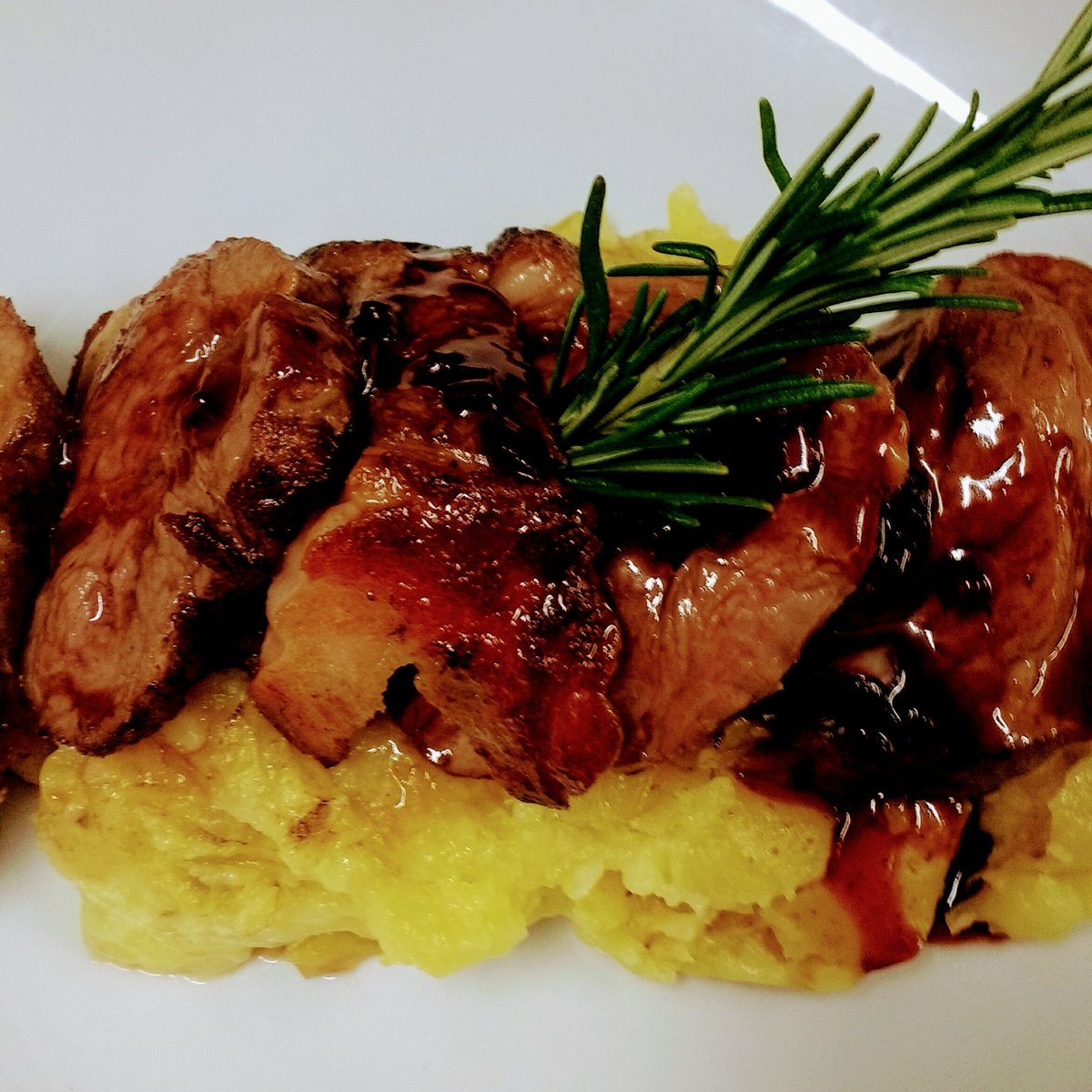 gazlavas's tweet photo. Welsh lamb rump served on crushed salad potatoes with a rosemary and redcurrant jus@ Franco's aberavon https://t.co/3GR4j1EwJs
