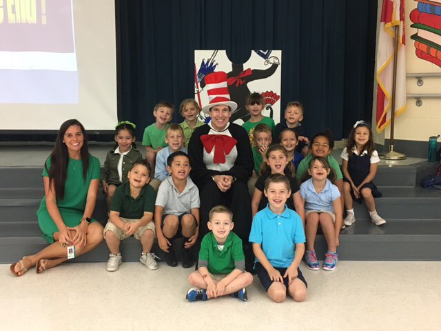 katieblack04's tweet photo. Yummy #GreenEggsAndHam for breakfast with the one and only Cat in the Hat! #DrSeuss #Kindergarten 😋💚@CESCorkyBear https://t.co/VrM4E2MNGx