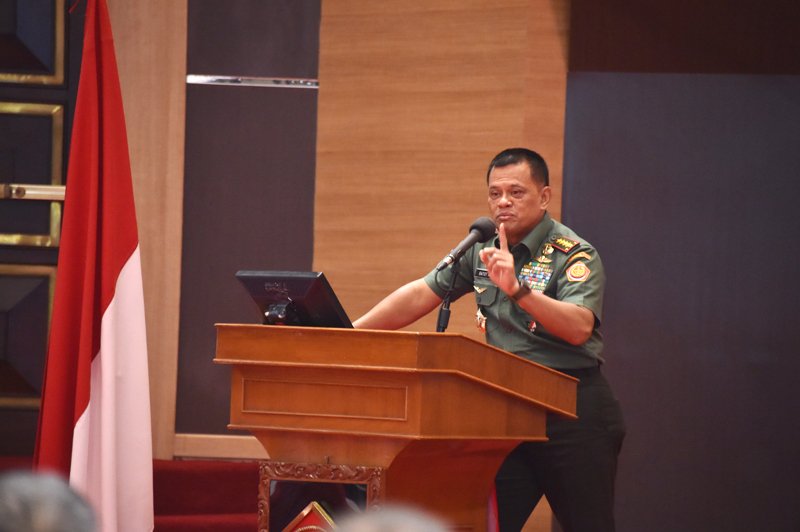Puspen_TNI's tweet photo. Panglima TNI : Hukum Sebagai Panglima Bagi Prajurit TNI ... https://t.co/Q6NhvJR2fn https://t.co/04C1nQTyax