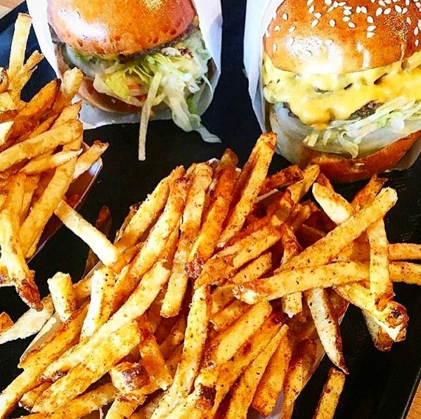 PopsonsBurgers's tweet photo. Mondays are made for burger night at #Popsons. Who's IN? https://t.co/ORSQho25rQ