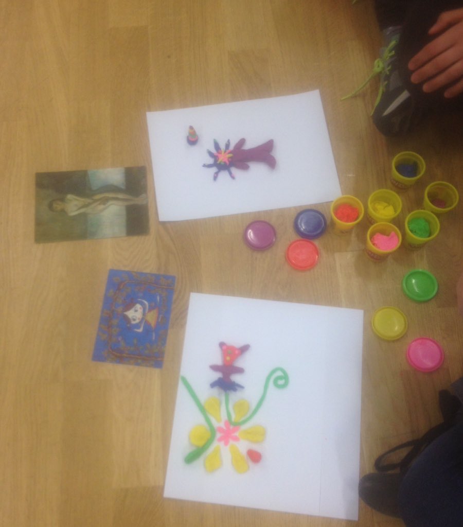 artherapygroups's tweet photo. Pairing up. Now theyre #attuning & bridging through #art & #non-verbal connection. #outofcomfortzones @AngliaRuskin @baat_org #artstherapies https://t.co/GNrscvECht