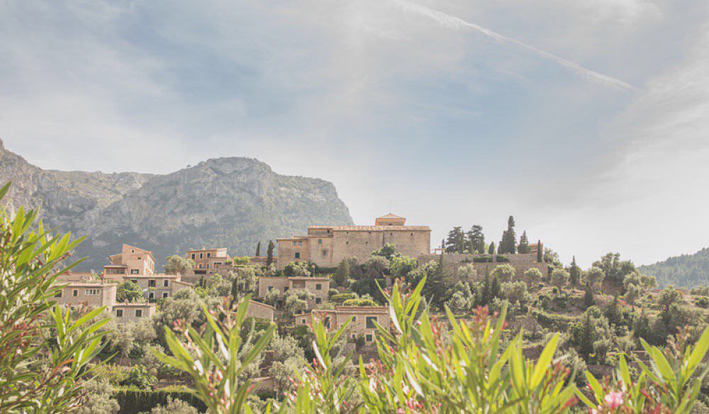 MarianneWedding's tweet photo. WEDDING AT MALLORCA 

The beautiful Church i Deia 💕
We can reserve it for your wedding!

#majorca #gettingmarried https://t.co/FmZCWT3fa5