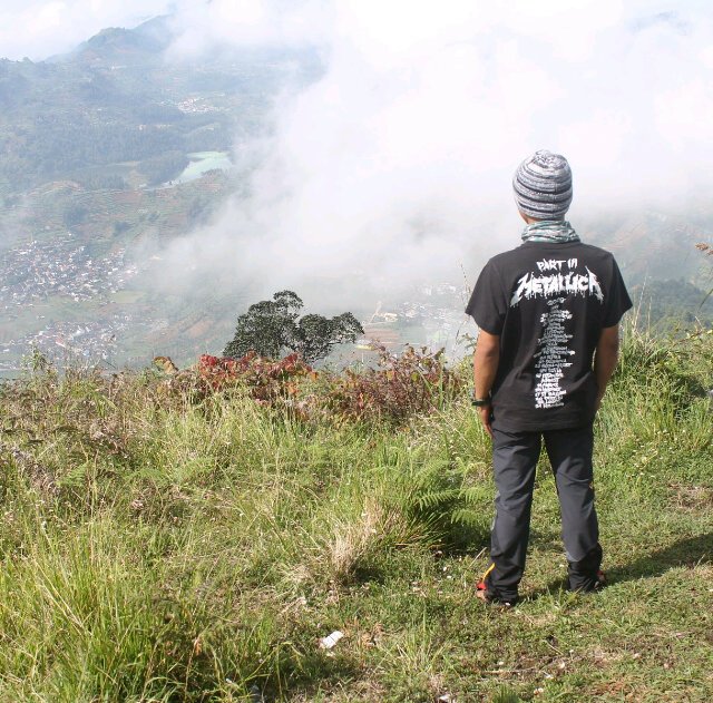 Tetaplah memandang ke bawah walaupun kita sedang berada diatas !!!