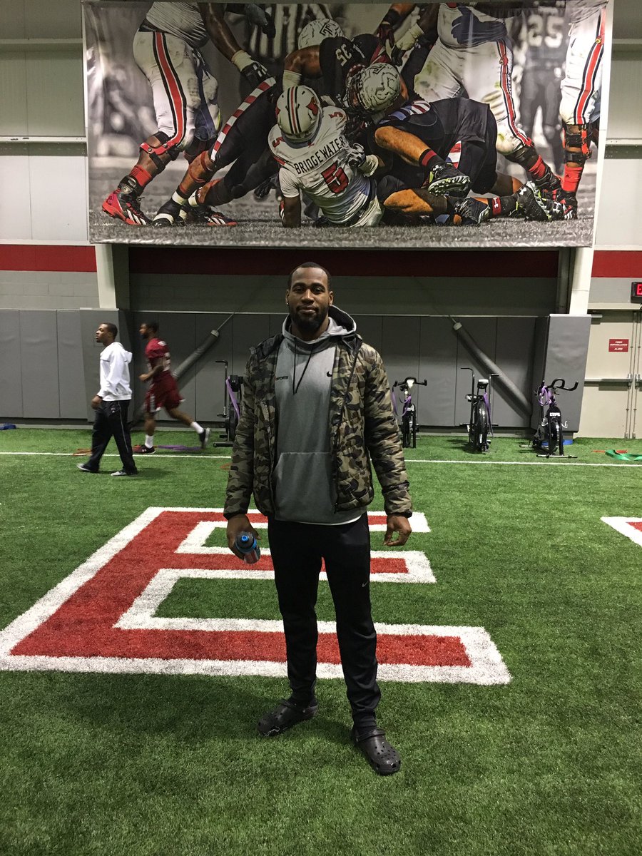 SWAGcoordinator's tweet photo. A Temple LEGEND made it to the 6AM workout just hours after DOMINATING the @NFL Combine! @Haason7Reddick is #OOU.  🍒⚪️♦️#TempleTUFF https://t.co/C9qS31uoGU