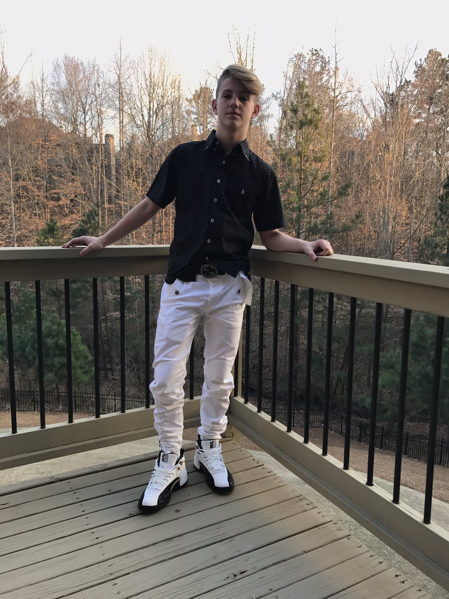 MattyBRaps's tweet photo. classy or casual? https://t.co/XtwvorifIi
