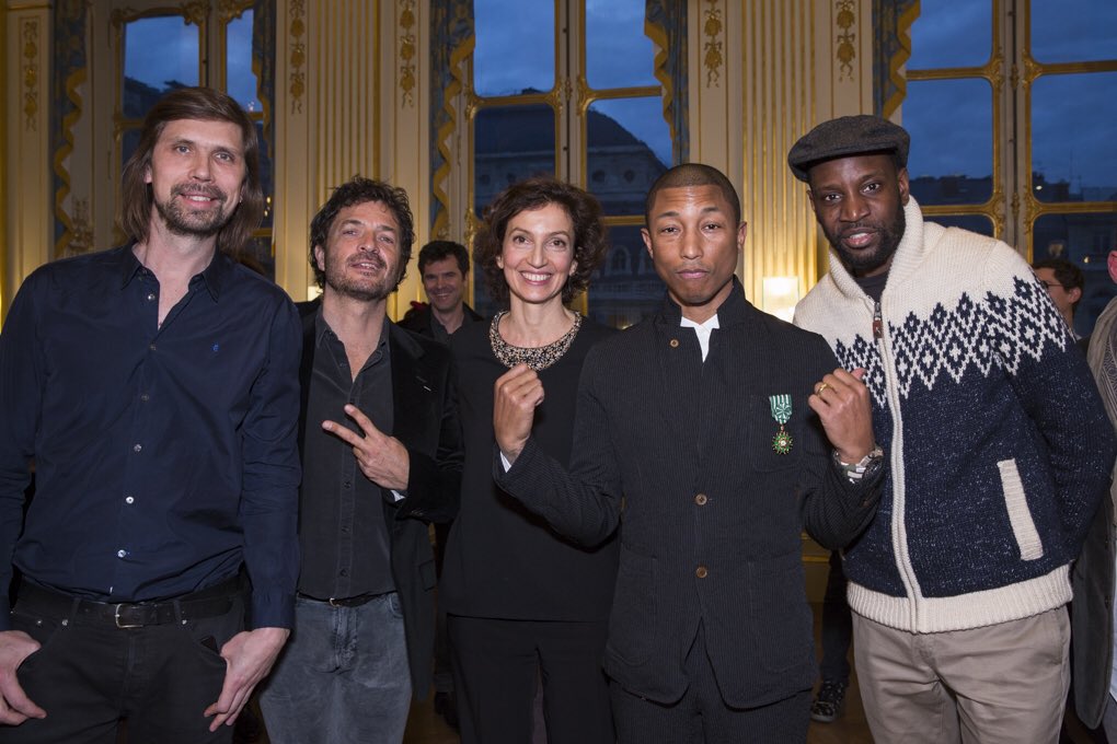 AAzoulay's tweet image. @Pharrell officier de l'ordre des #arts et des #lettres, vous êtes un créateur éclectique et visionnaire, ami de la France