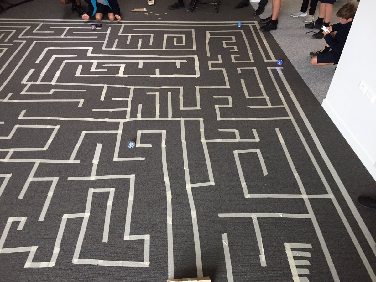 RollestonCol's tweet image. Robot maze @RollestonCol some cool learning!