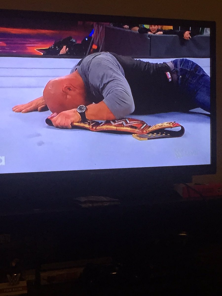 cmercado_88's tweet image. With one F5, Lesnar made Goldberg go from looking dominant, to looking like a weak &amp;amp; wounded, Grandpa. 

#TweetTheTable