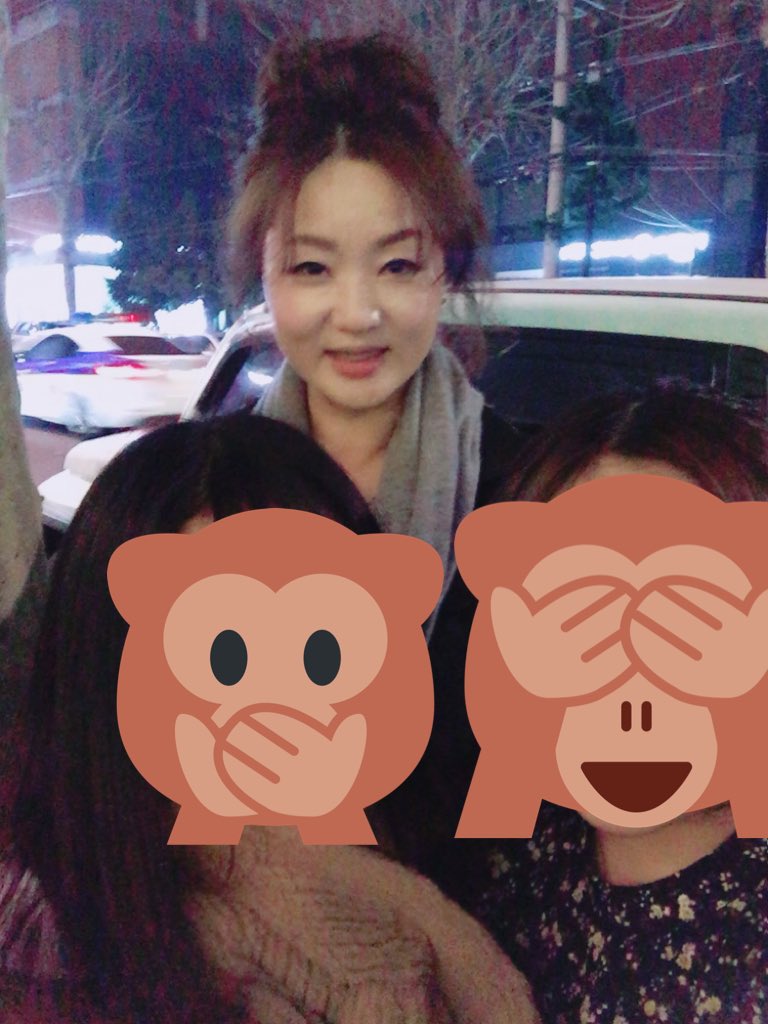 ssalrice's tweet photo. 맞다 5일 날에 제이 어머님 하고 아버님이 공연 보러 오고 계셔서 인사 해보니까 많이 얘기 해주시고 어머님은 같이 사진까지 찍어 주시고😭너무 예쁘시고 다정하신 분이였어요😭부모님이 마음이 예뻐서 제이도 그렇구나ㅠㅠ #데이식스 #EVERYday6 #jae https://t.co/zS1Dqft64E