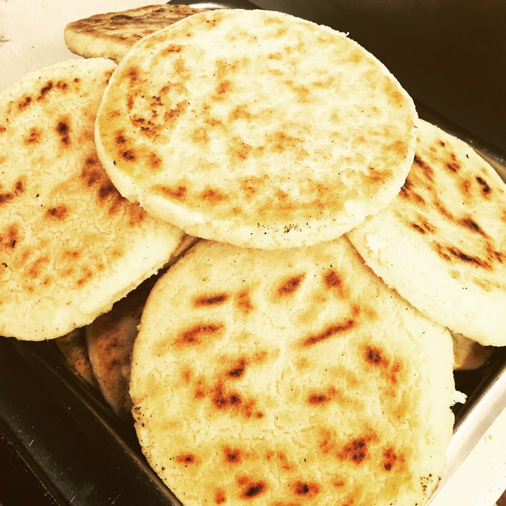 mrgoodstuffs's tweet photo. got arepas? Tonight's Special-Vaca Frita Arepa.Slinging them in Arts Park Hollywood @BurgerBeast https://t.co/OLUmUK09pr