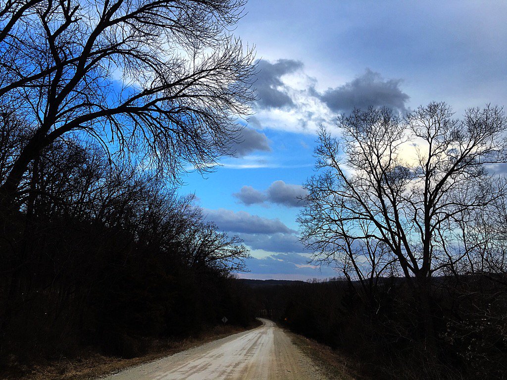 dctrail's tweet photo. Stormy afternoon #Minburn, IA https://t.co/1sAS1o197g