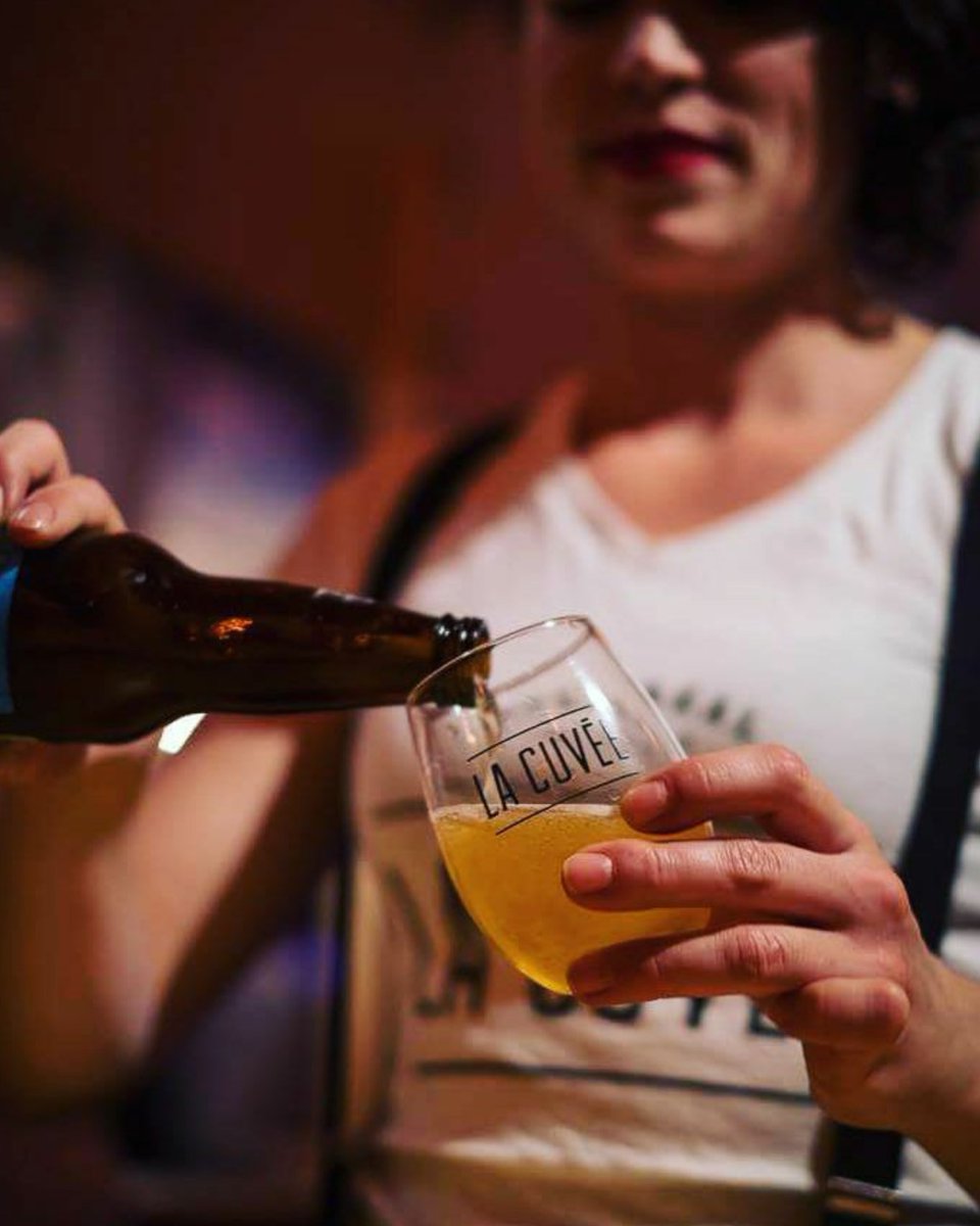 LeBierologue's tweet photo. ANNONCE - Release post-La Cuvée demain dès 11 heures.

C'est Noël demain! Une 30ène de bières rares. Voir liste notre sur facebook de 19h15. https://t.co/qavkovOMVx